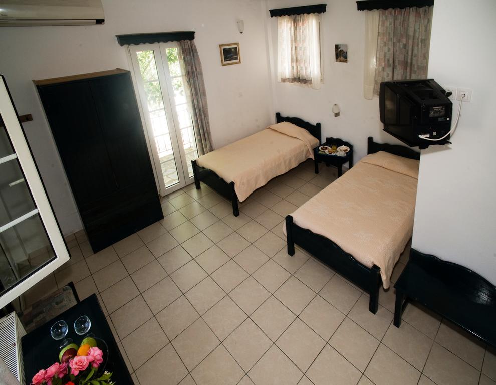 Aiolos Hotel Ménites